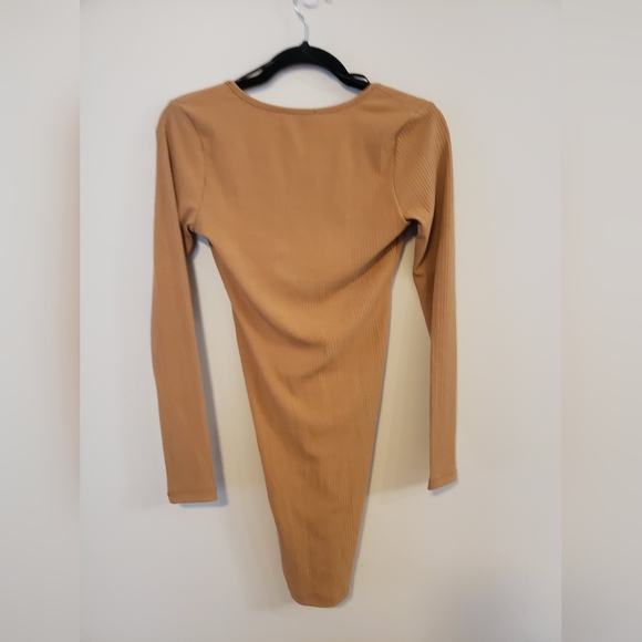 🧑🎄10/10🧑🎄Forever 21 long sleeve dess with peak a boo - Picture 3 of 5